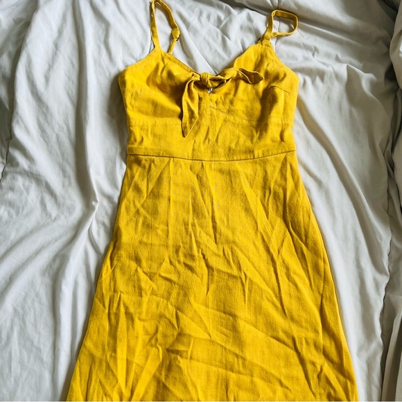 Hollister Dresses & Skirts - HOLLISTER - Cute Yellow Women’s Summer Dress - size Small